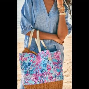 🆕🩵Lilly Pulitzer Tote. Celestial Blue Seek & Sea🩷